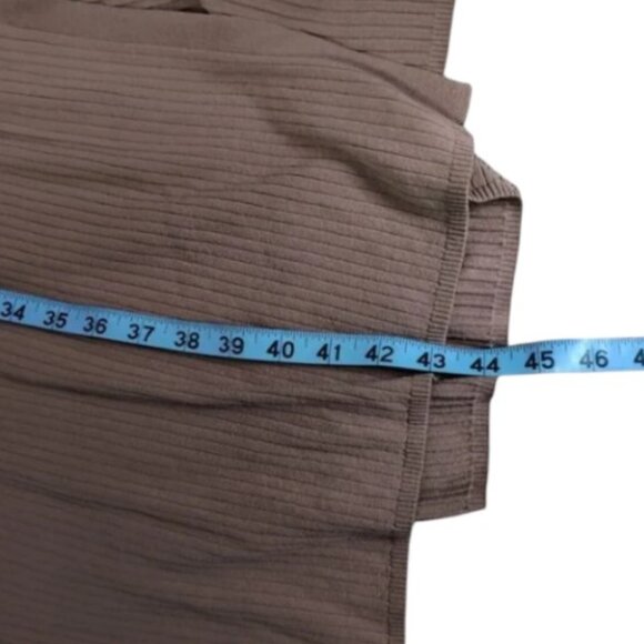 Banana Republic camel tan long sleeve slit midi sweater dress size M - Picture 8 of 8